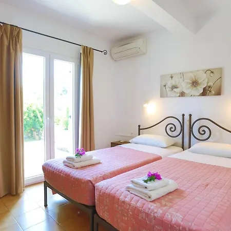 Spiros Saint Stephanos * Agios Stefanos Kassiopi